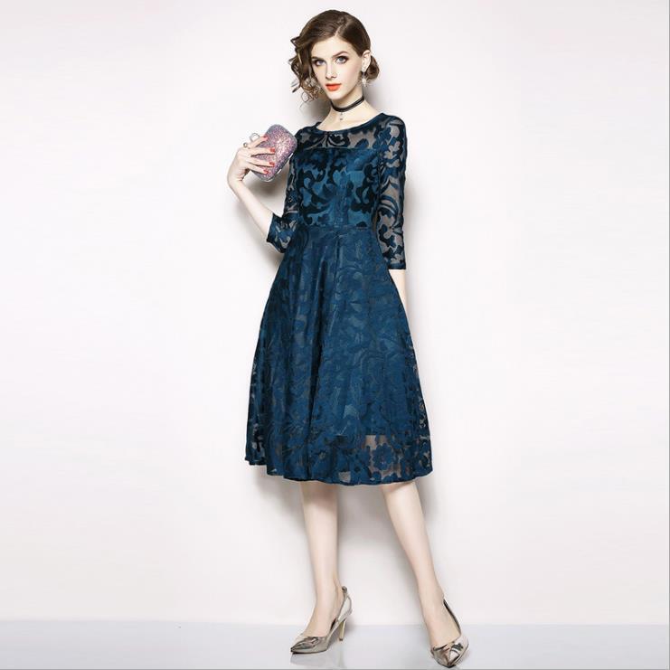 Slim-fit Slimming Solid Color Round Neck Mid-length Lace