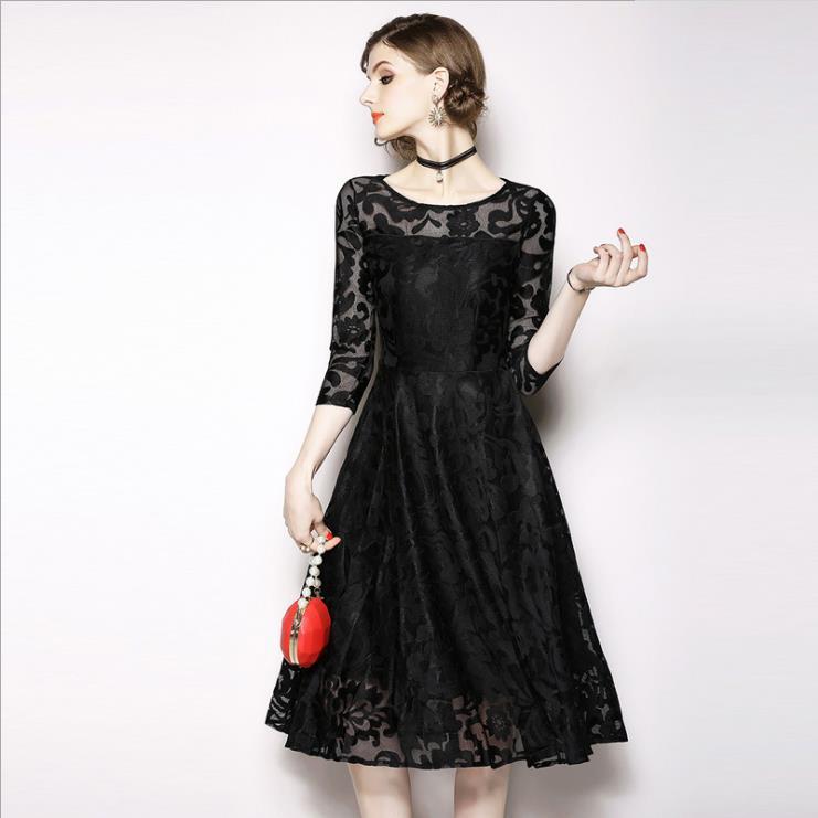 Slim-fit Slimming Solid Color Round Neck Mid-length Lace