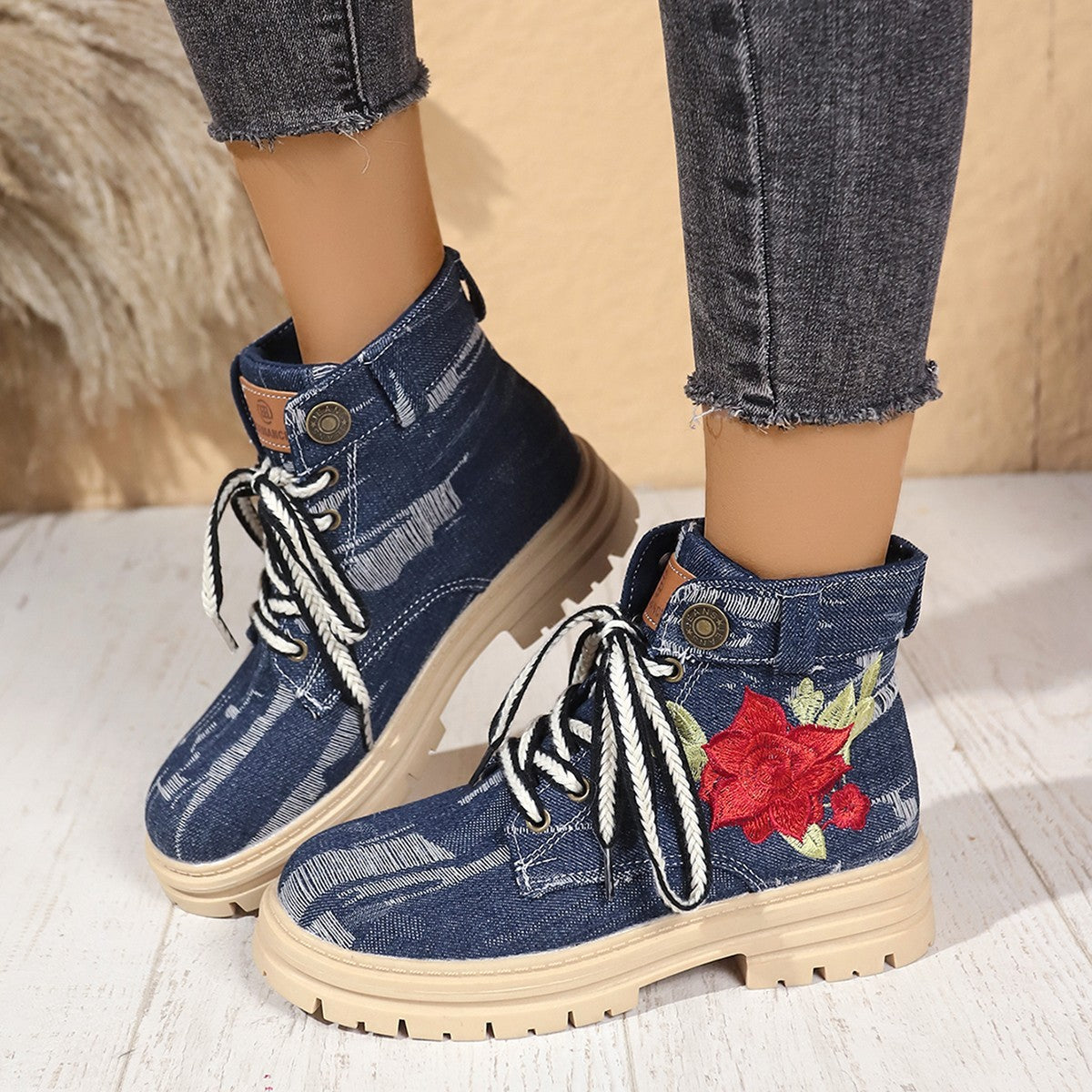 Lace-up Canvas Boots Fashion Rose Embroidered Shoes Round Toe Thick Heel Short Boot Women